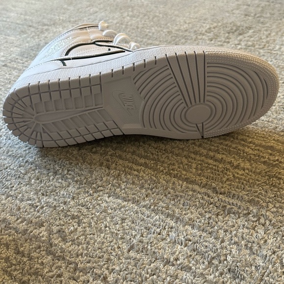 Nike Jordan 1 Mid Irridescent Reflective White Women’s Size 7.5 - Picture 3 of 5